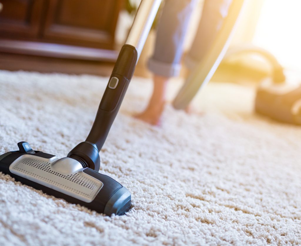 Tapis en laine à poils courts ARGENT légèrement tacheté