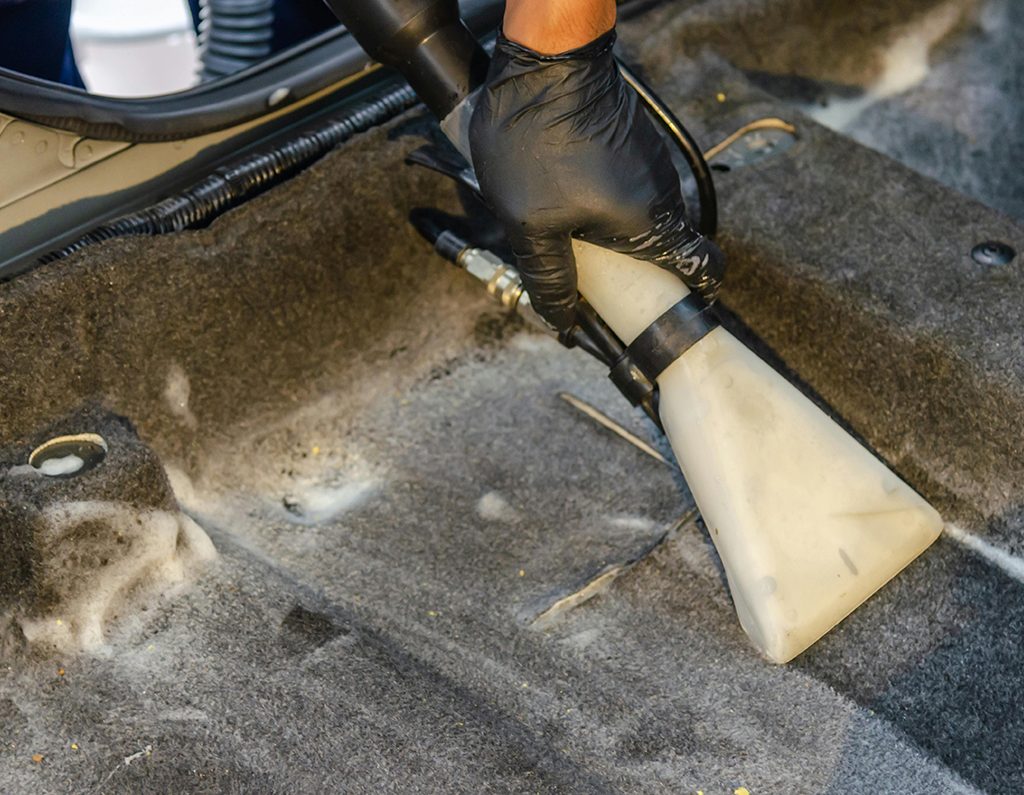How to Remove Salt Stains From a Car Carpet